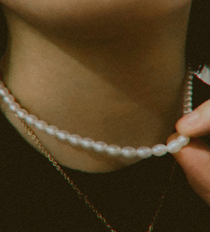 Arum Faux Pearl Necklace