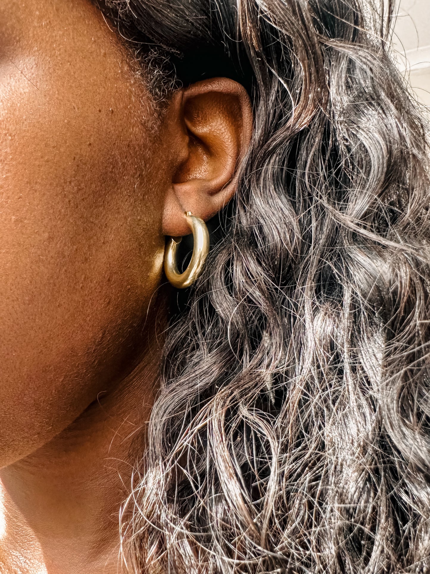 Zinnia Gold Round Earrings